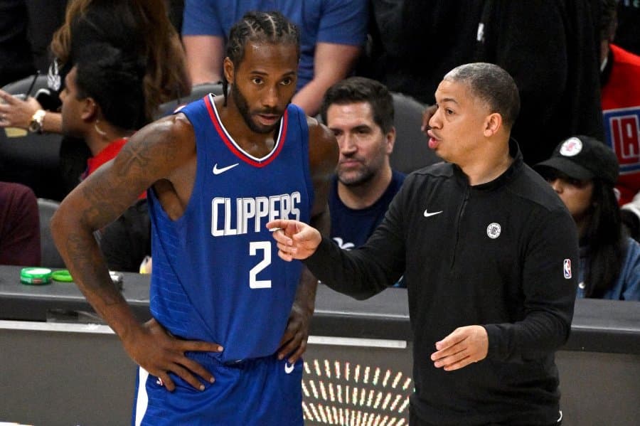 Kawhi Leonard declines to commit to Clippers' future