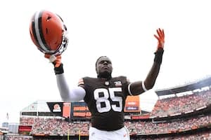 Longtime Browns TE signs with Chargers