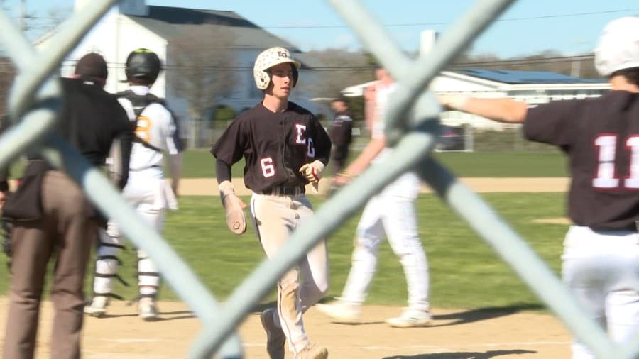 East Greenwich powers past Barrington, 14-6