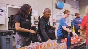 Charlotte Hornets team up with Food Lion to feed local kids