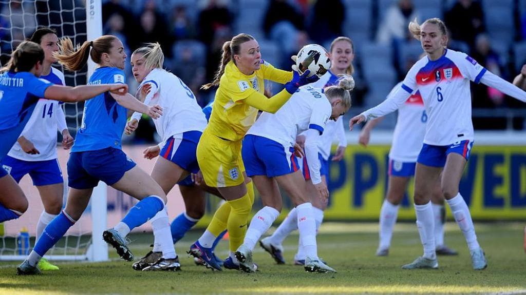 Hannah Hampton playing for England against Iceland