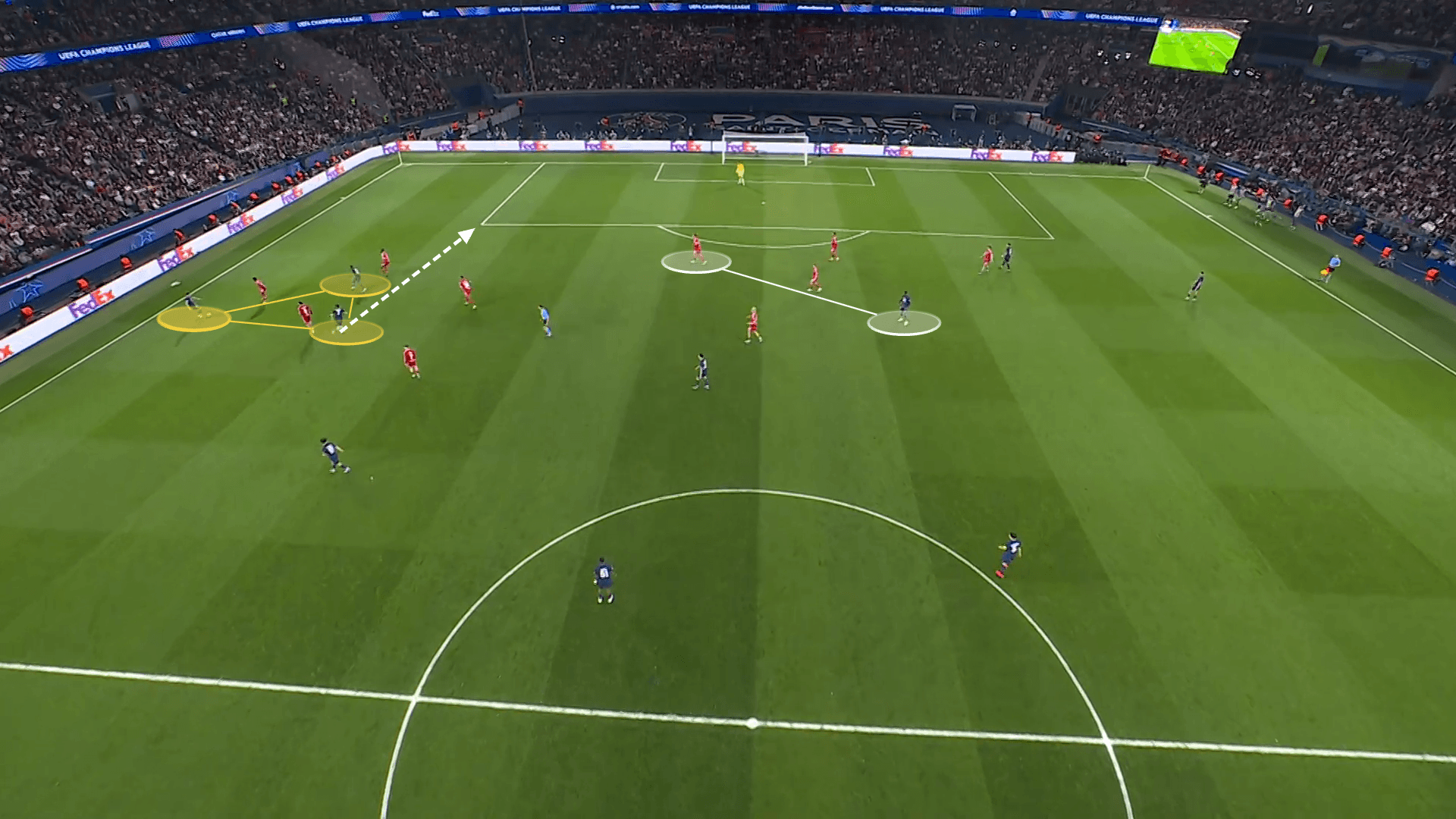 Screengrab of PSG's shape for their second goal against Liverpool in the first leg.