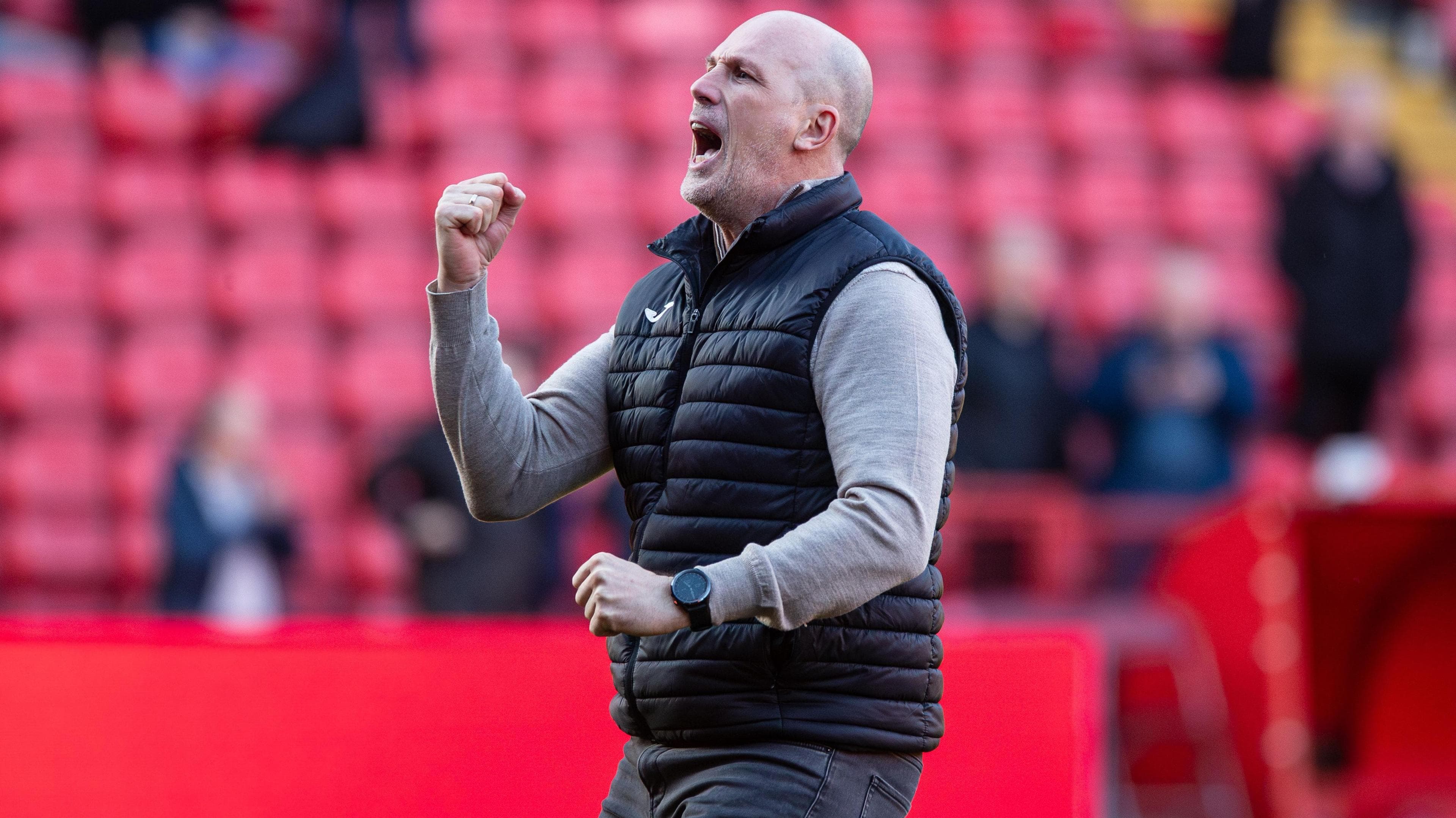 Philippe Clement celebrates in front of Norwich City fans