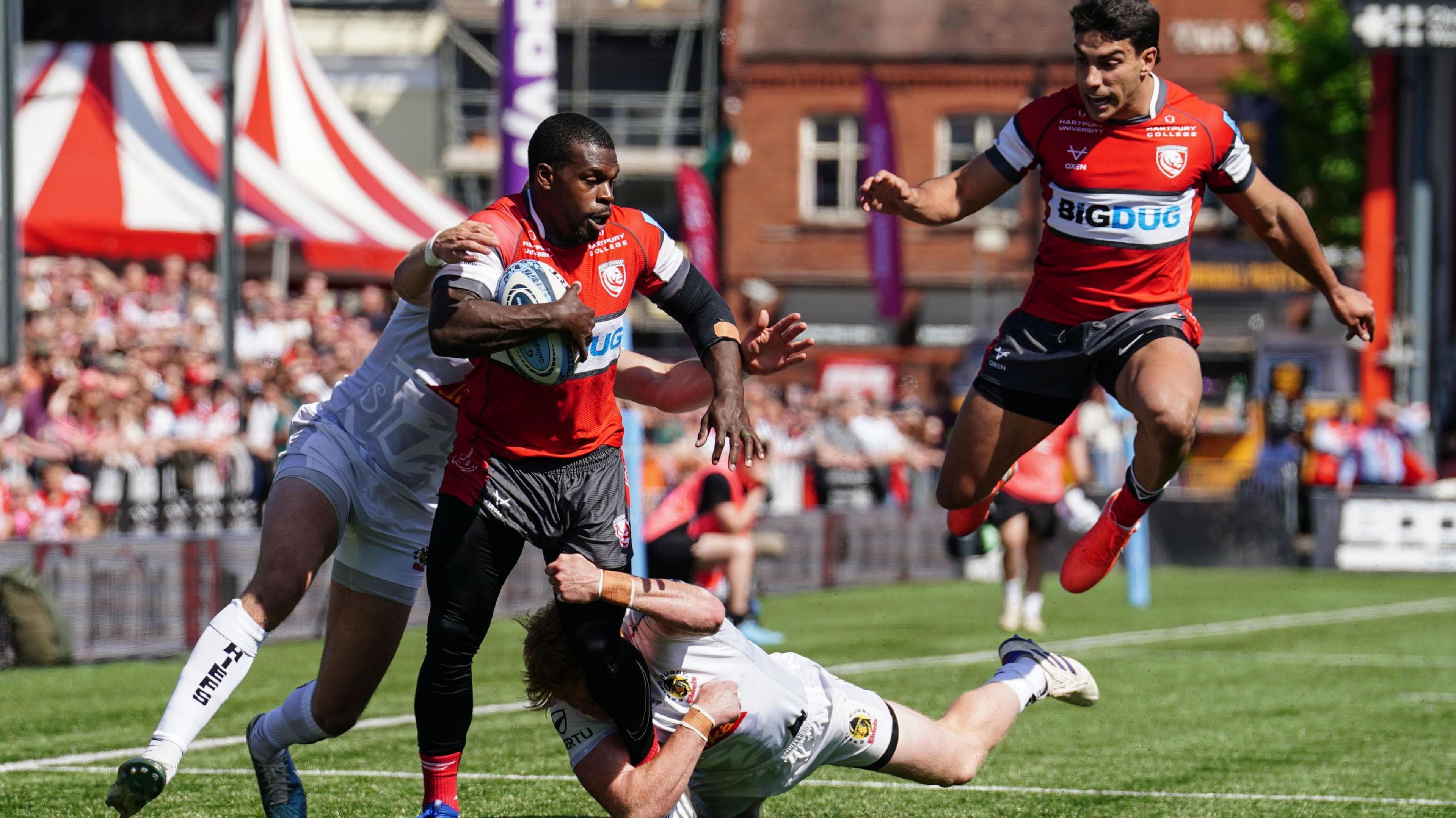 Christian Wade breaks through the Exeter defence