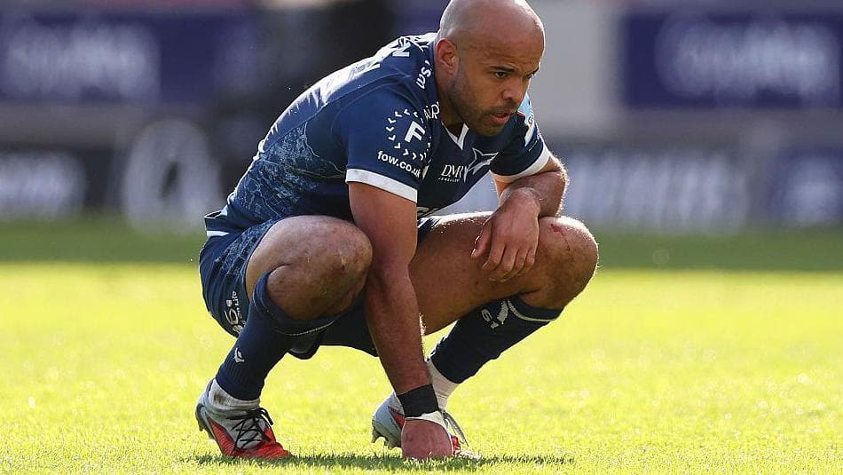 Sale's Tom O'Flaherty down on his haunches