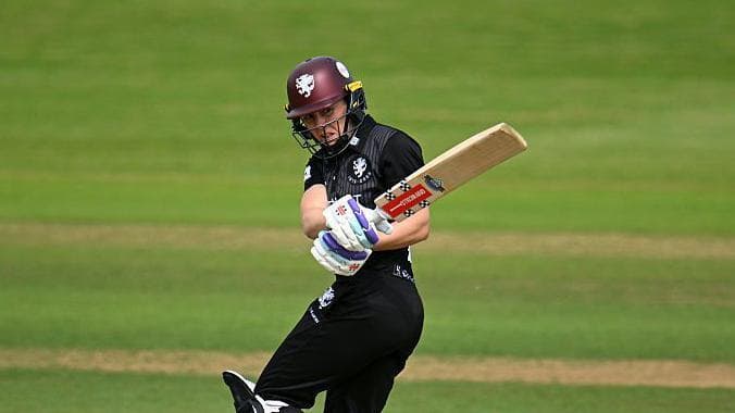 Knight and Gibson steer Somerset to win at Lancs