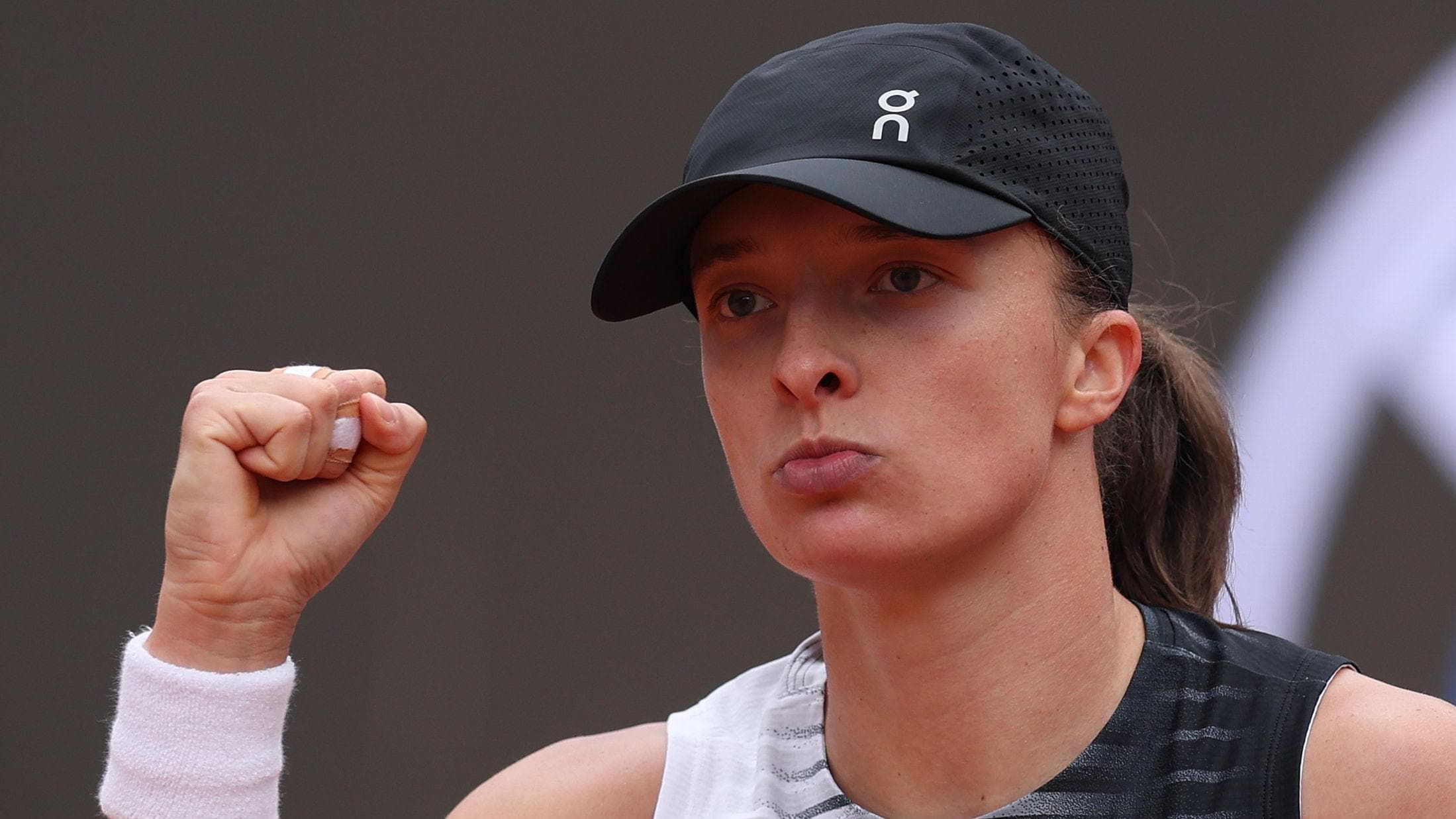 Confident Swiatek rediscovers ruthless best in Rome