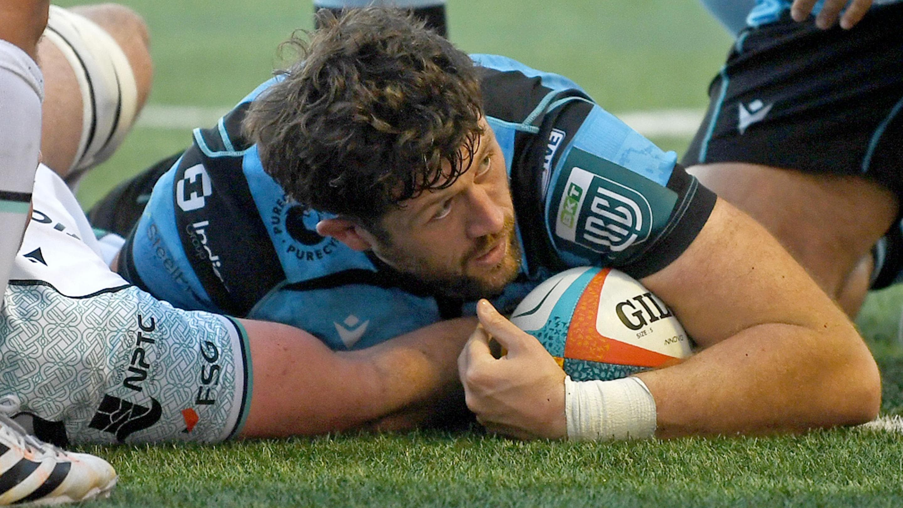 Cardiff beat Ospreys to improve URC play-off hopes