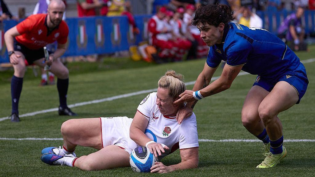 Packer scores four as England close in on Grand Slam