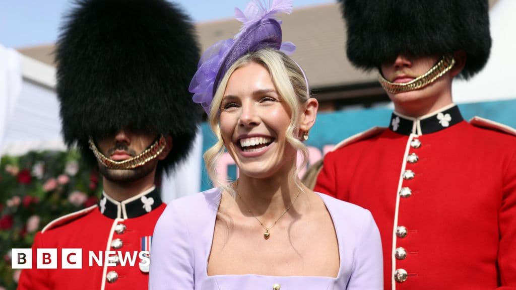 Sun shines on Grand National Ladies Day