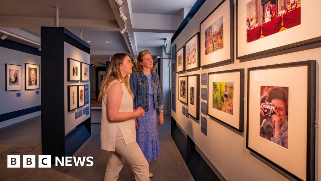 Touring exhibit showcases royal photography