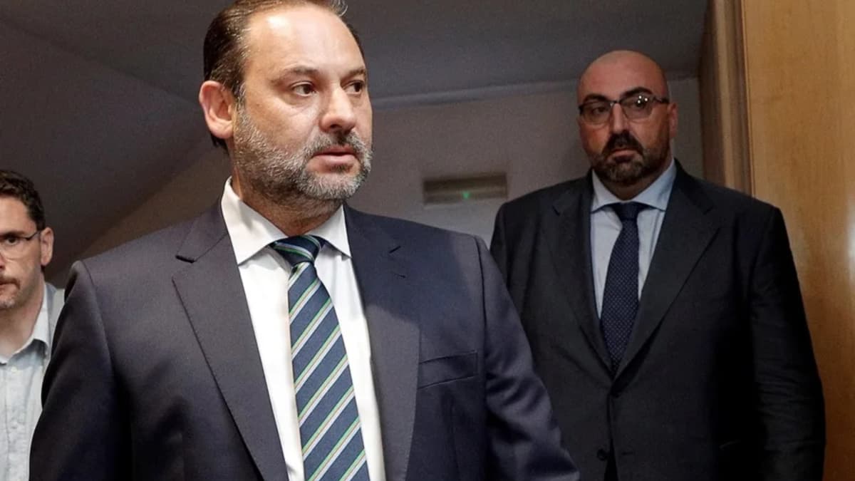 Ábalos hizo pasar presuntamente a prostitutas como "técnicas de estudios"