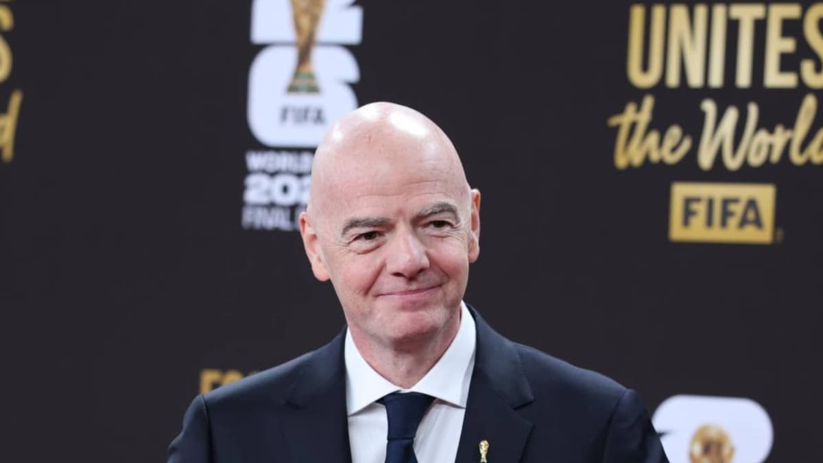 Hasta la FIFA se planta por el "exorbitante" subidón de precios para el Mundial: 150 dólares... ¡por un tren de 12!