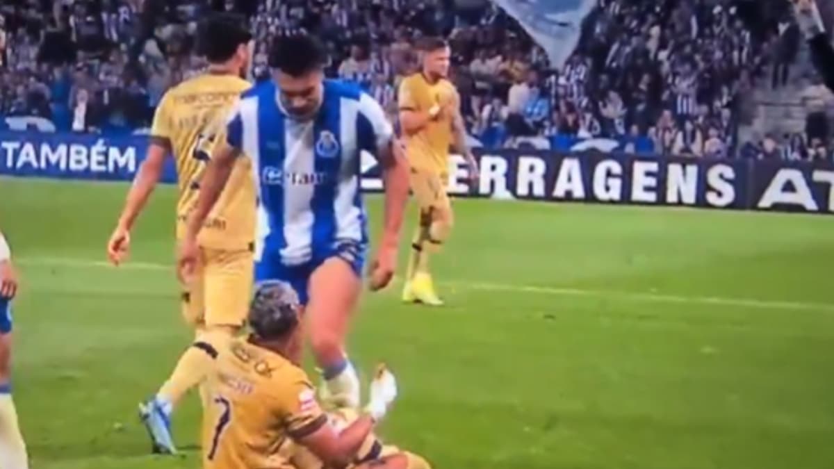 Escándalo en Portugal: Sorriso denuncia un escupitajo de Alberto Costa