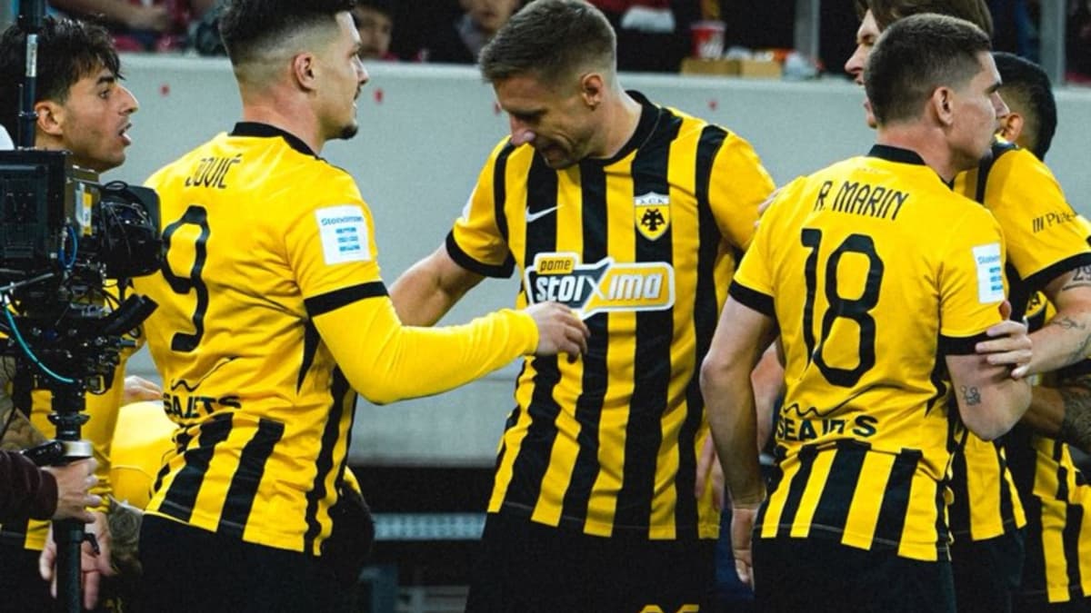 'Mendi' no aprovecha el favor de Benítez y permite que el AEK de Jovic abra brecha antes de venir a Vallecas