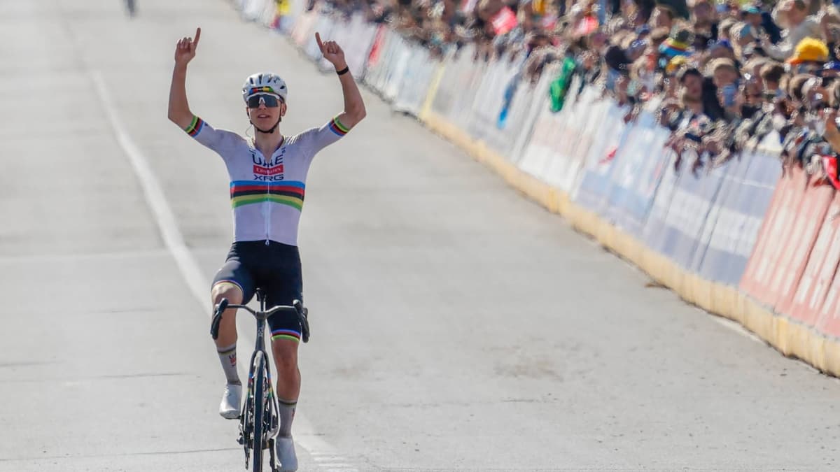 Pogacar acelera en su carrera hacia Merckx