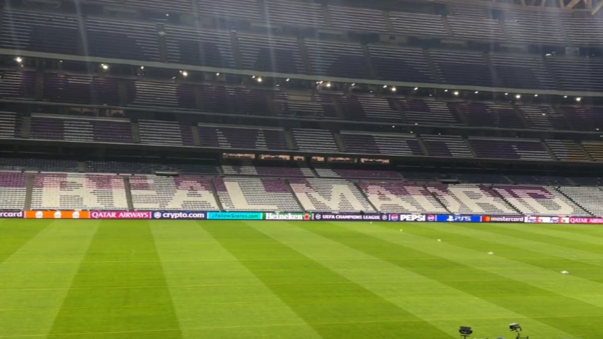 Tifo blanco y morado 360º y 4.000 alemanes en las gradas
