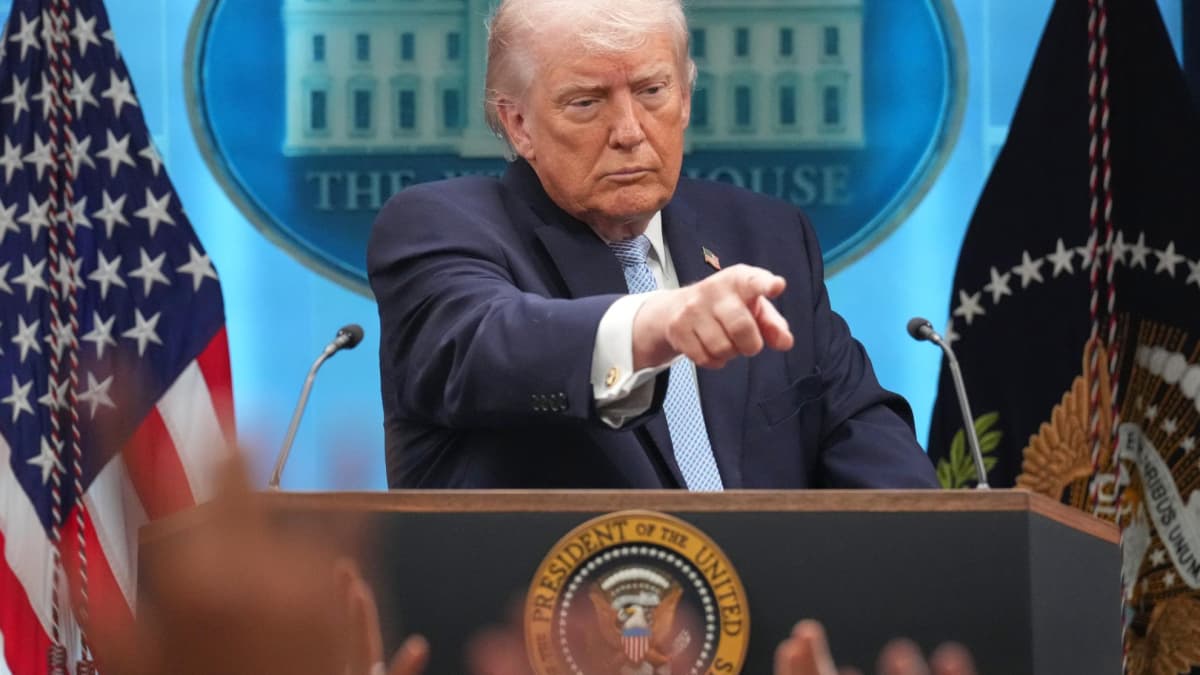 Donald Trump abre la puerta a aplazar su ultimĂĄtum a IrĂĄn si avanzan las negociaciones de Ășltima hora