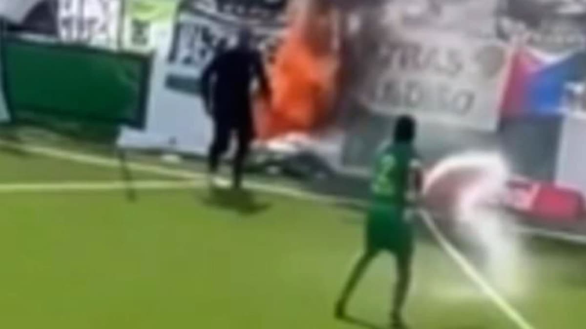 Futbolista y héroe: un internacional con Italia agarra la manguera y apaga un incendio en pleno partido