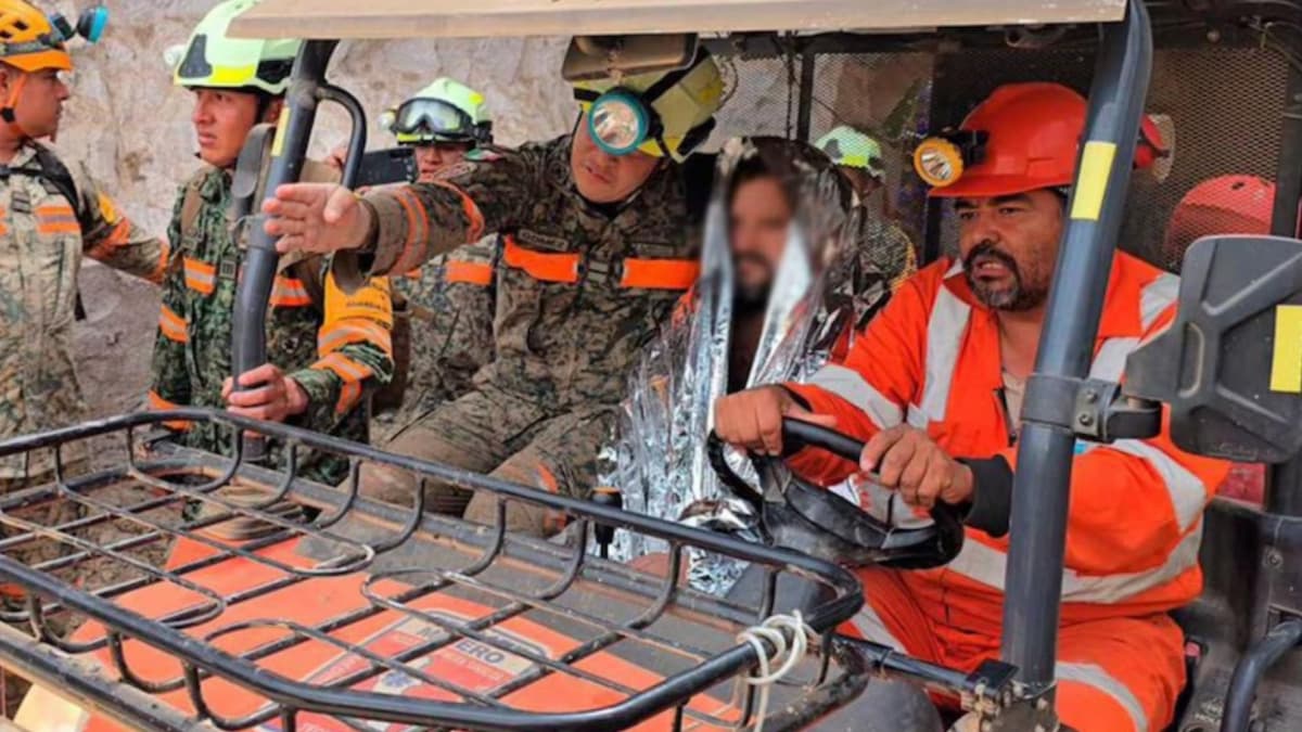 Rescatan con vida a un minero tras permanecer dos semanas atrapado bajo tierra en una mina inundada