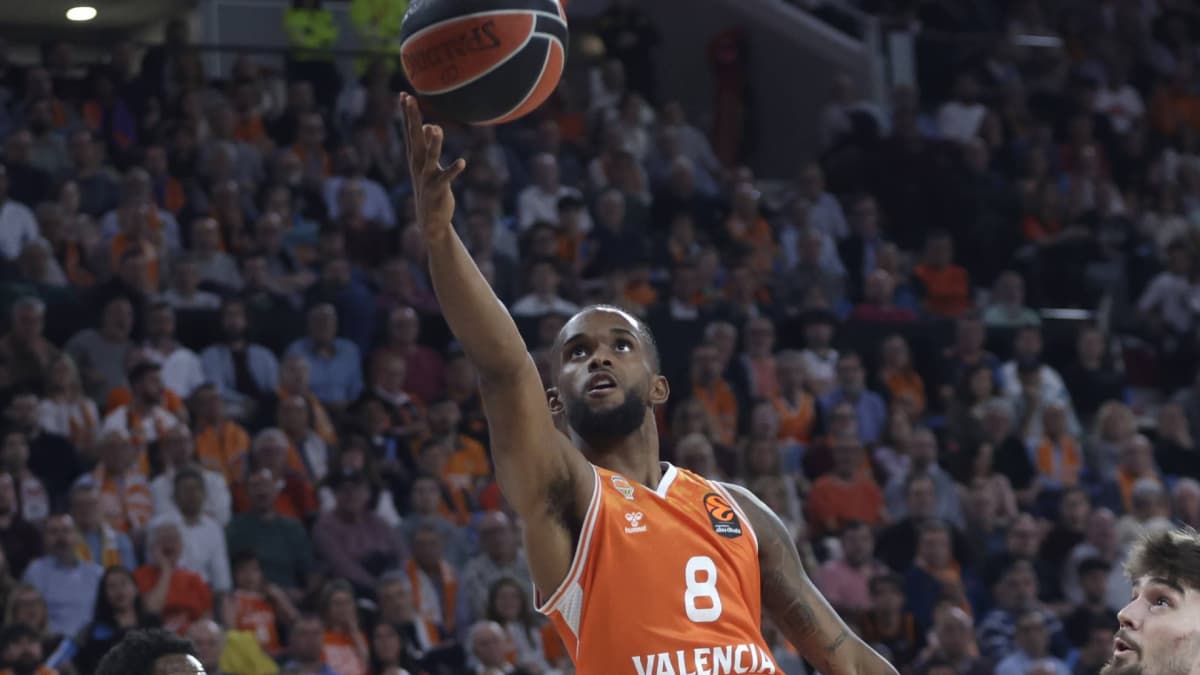 Los 'Lakers del Turia' impactan en la Euroliga con Pedro MartĂnez alerta: "No es un halago, es inapropiado"