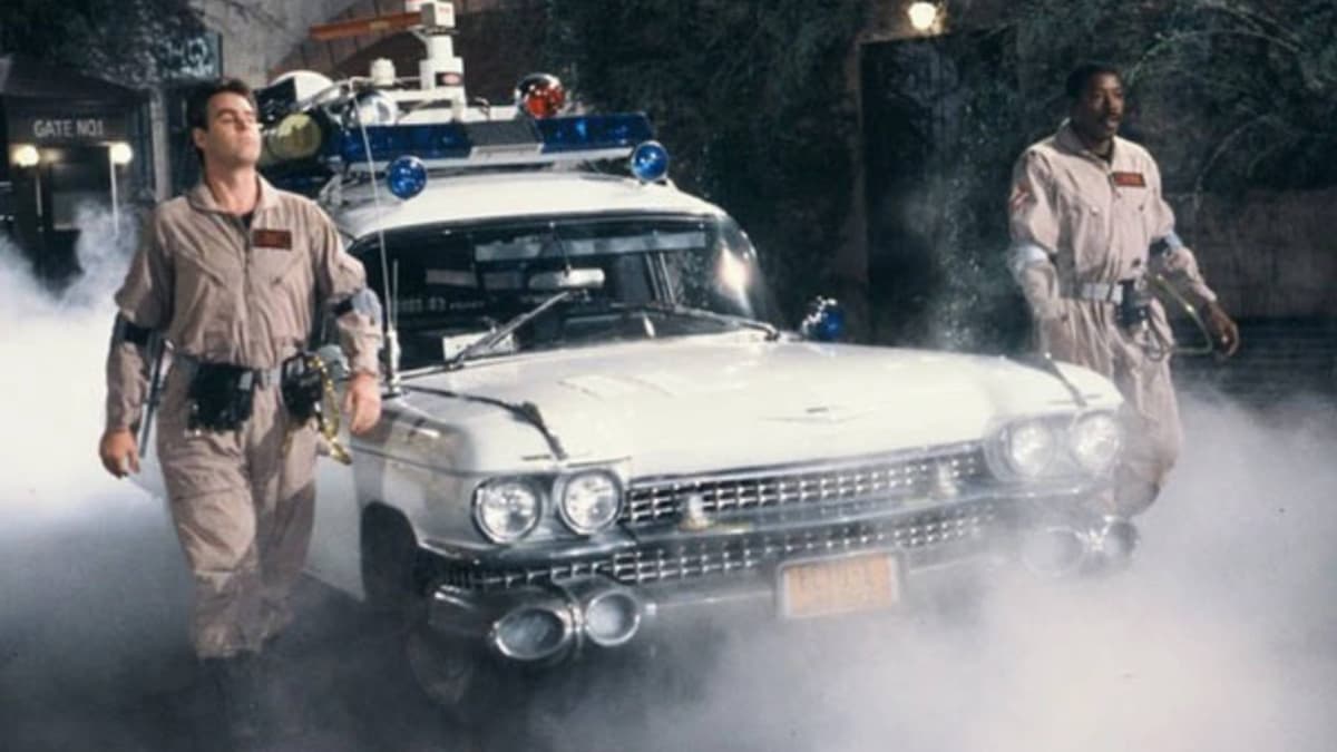 CĂłmo el coche de los Cazafantasmas se convirtiĂł en una trampa que casi arruina el rodaje de la pelĂcula