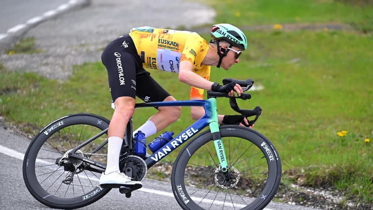 Seixas es un espectáculo y convierte la Itzulia en un pequeño Tour