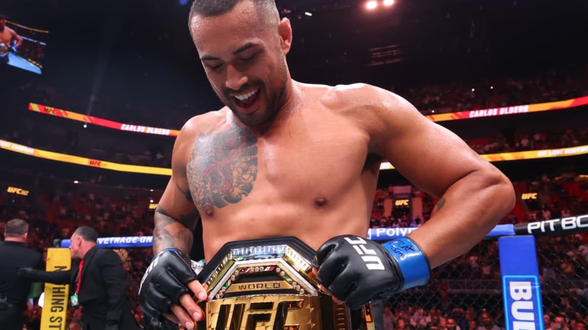 Ulberg se corona en el UFC 327 noqueando a Prochazka... ¡estando lesionado!