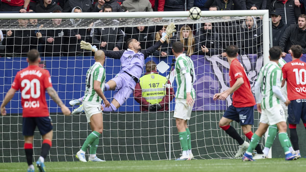 El Betis tampoco encuentra el camino en El Sadar