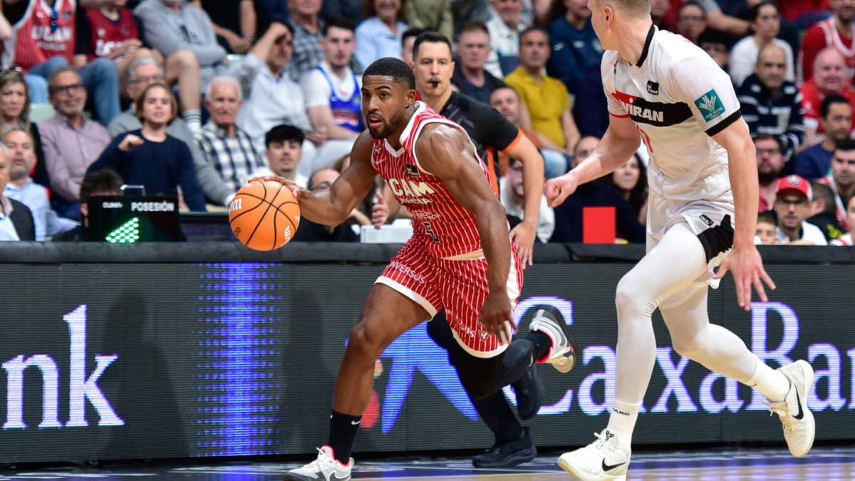 De Julius, a la altura de Petrovic y Navarro