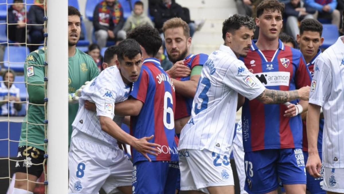 Carrillo le da al Dépor de su propia medicina