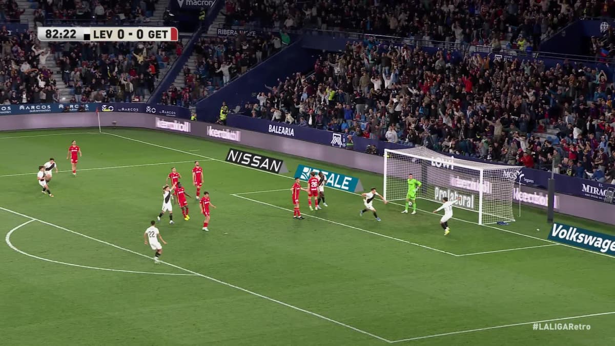 Carlos EspĂ y el ânoâ al Real Madrid que hace soñar al Levante