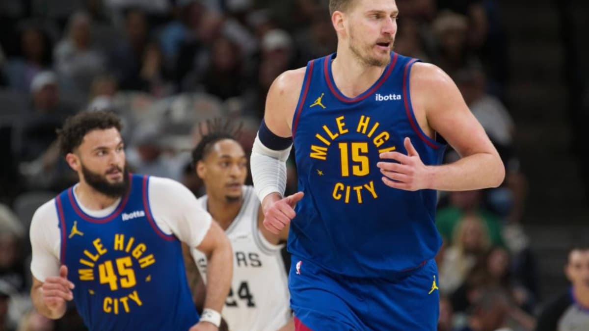 HistĂłrico Jokic: logra un rĂ©cord que no se hacĂa en la NBA desde el 1968