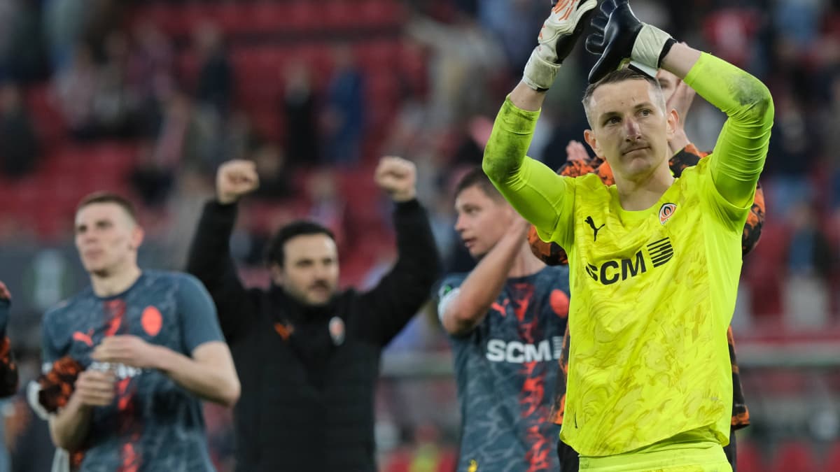 Arda Turan lleva al Shakhtar a las semifinales de la Conference League