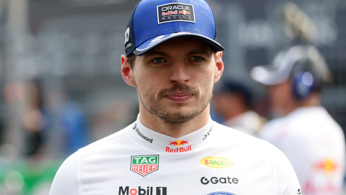 Verstappen da marcha atrás