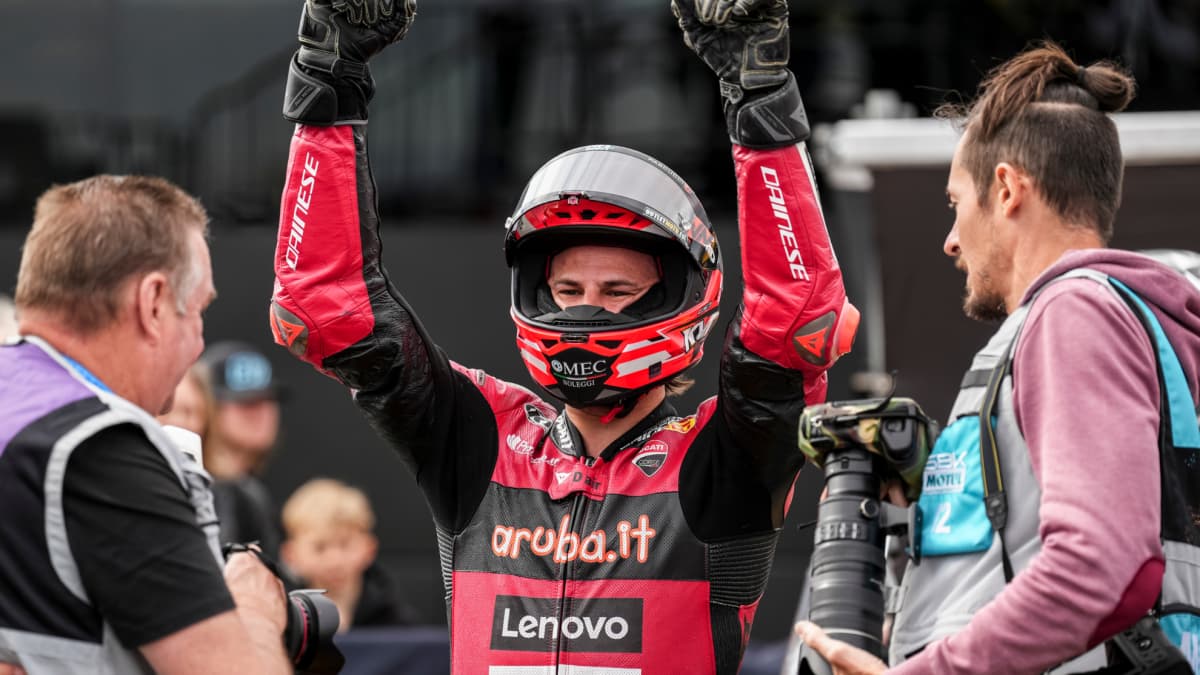 Bulega sufre para batir a Lecuona en Assen bajo la lluvia