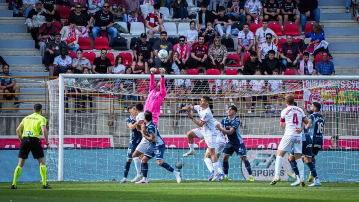 El CĂłrdoba sella la permanencia y hunde, un poco mĂĄs, a la Cultu