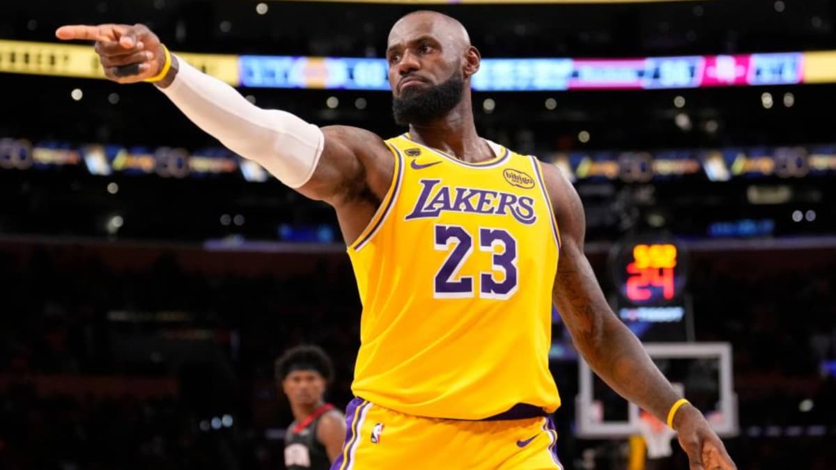 LeBron y Kennard guían a la victoria a los Lakers con Doncic como gran espectador