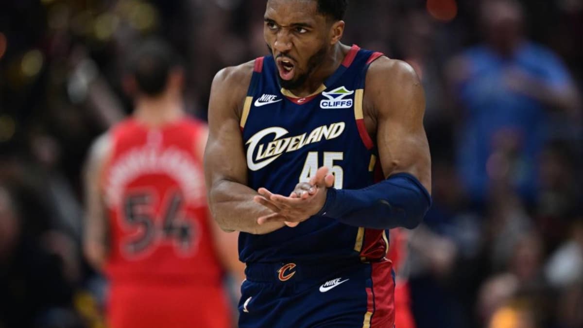 Donovan Mitchell brilla para que los Cavs obtengan el primer punto de la serie ante los Raptors