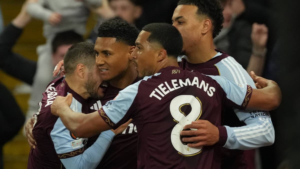 Abraham acerca a la Champions a Emery en un partido de locura