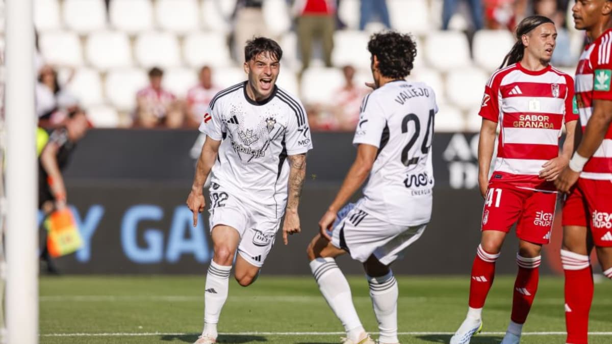 El Albacete adelanta al Granada por la derecha