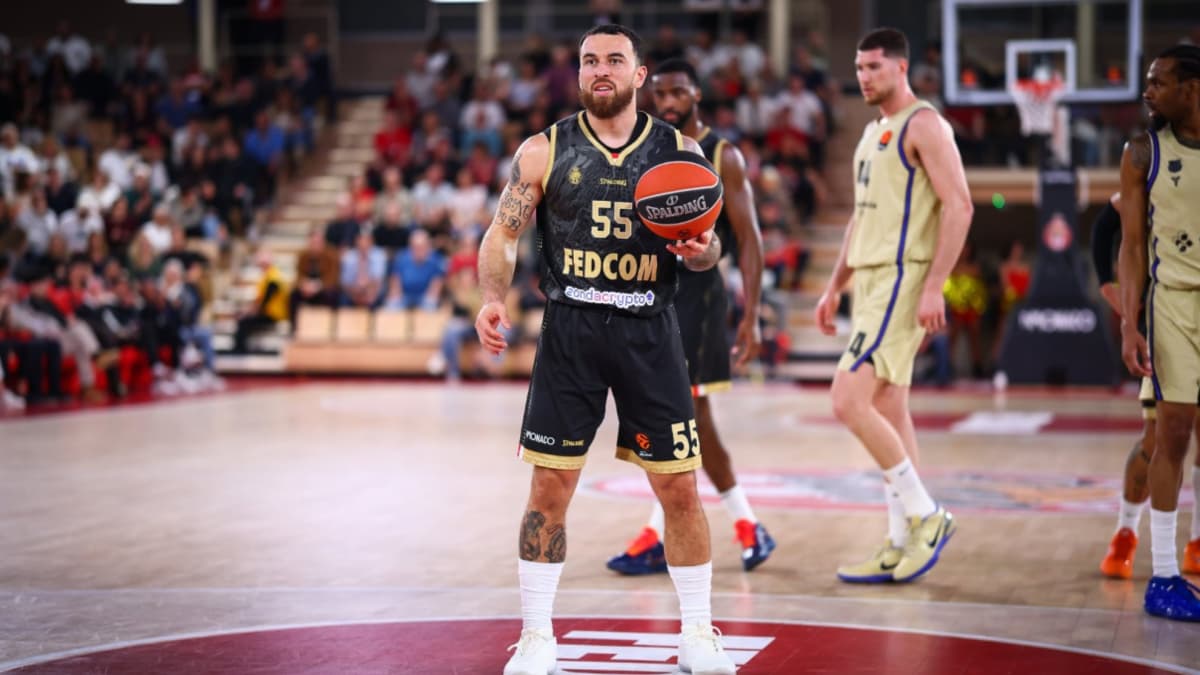 Expulsan a Mike James... ¡y reacciona en redes a mitad de partido!