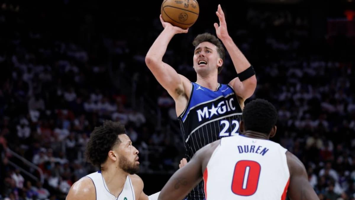 Los Magic dan en Detroit la primera campanada de los playoffs