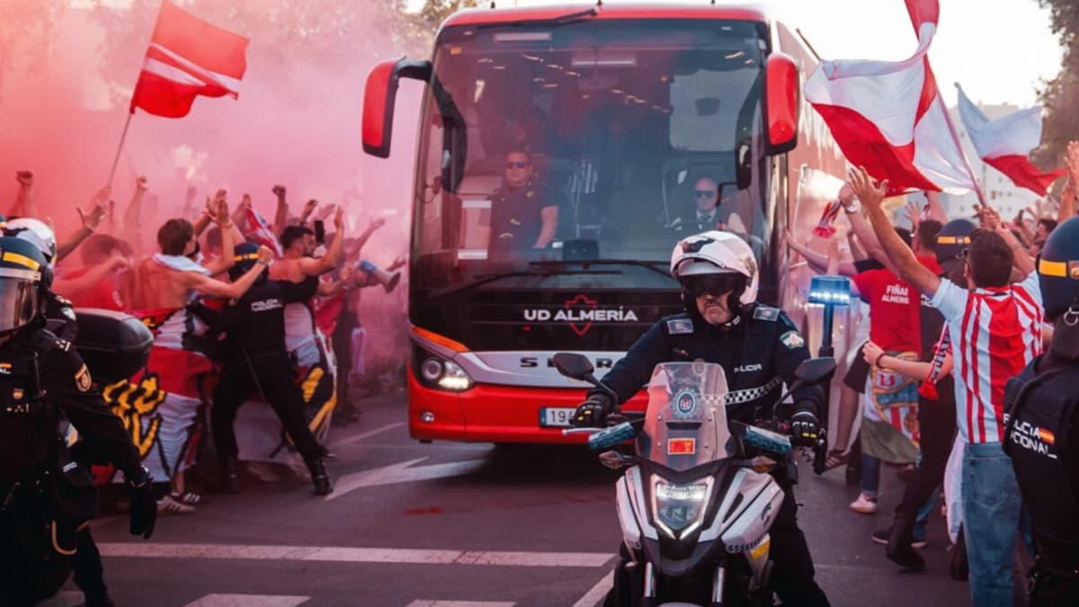 El Almería lamenta los incidentes ocurridos en la previa del encuentro ante el Málaga