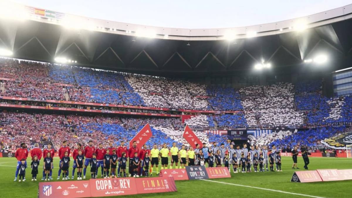 Expulsión de un año de la Copa al club cuya afición pite el himno