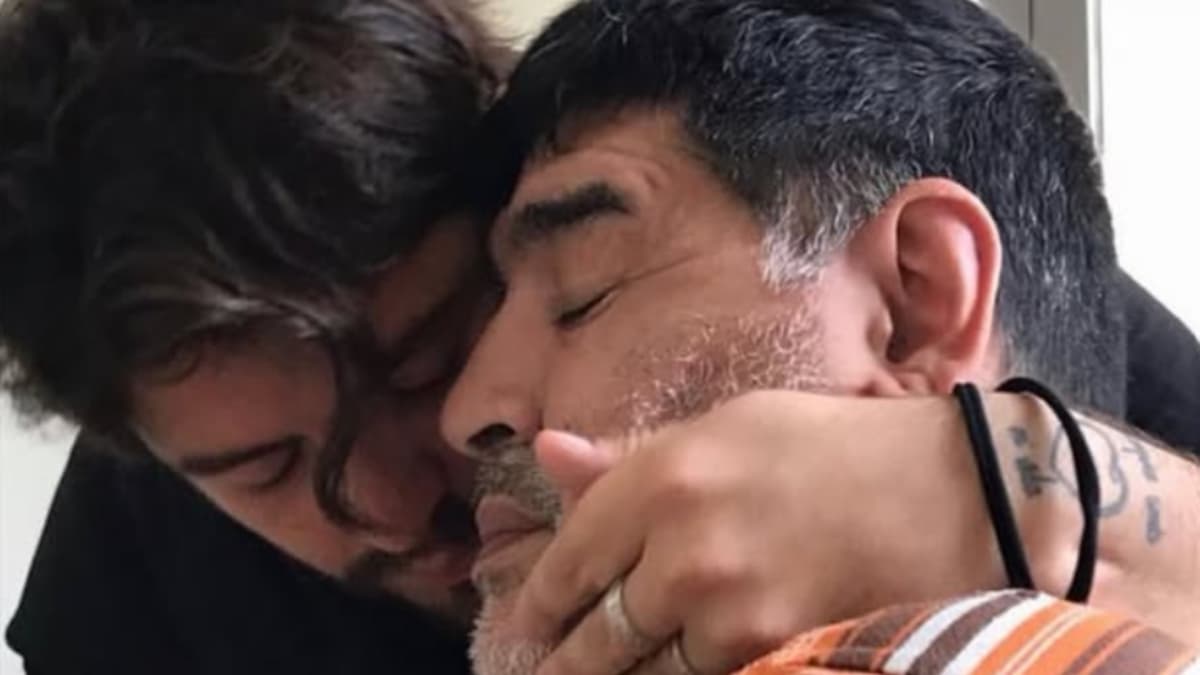 Así es Diego Maradona Jr., el primer hijo de Maradona: no fue reconocido hasta los 29 años, fue semiprofesional, analista y es figura mediática