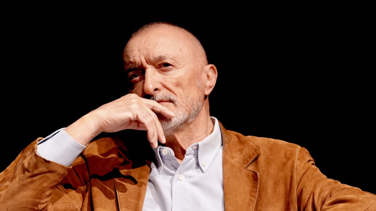 Arturo Pérez Reverte: "Europa la deja morir como quien vende la biblioteca del abuelo para irse a Bali"