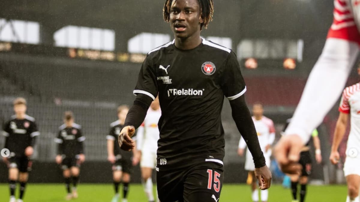 Sale del coma el jugador del Midtjylland cuya "vida corrió peligro" tras ser apuñalado