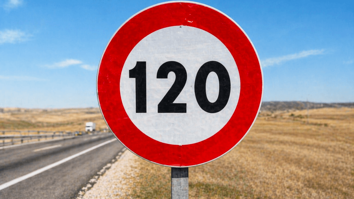¿Por qué se impuso en España el límite de 120 km/h? La auténtica razón no fue la seguridad, sino...