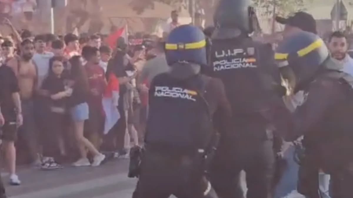 Multa económica y dos años de sanción para los aficionados del Málaga detenidos en el derbi en Almería